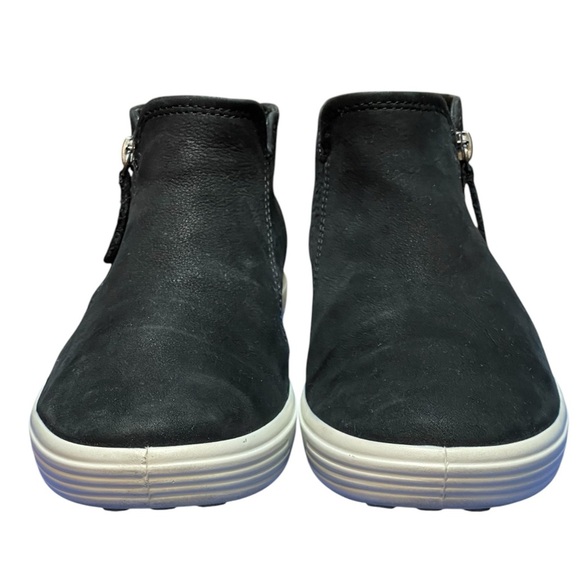 ECCO SOFT NUBUCK LOW ZIP SNEAKER BOOTIES SZ 8-8.5/39 EUC - Picture 3 of 10